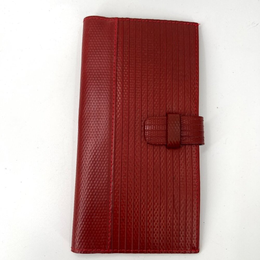 Elvis & Kresse Sustainable Travel Wallet Upcycled British Fire Hose‎ Red
